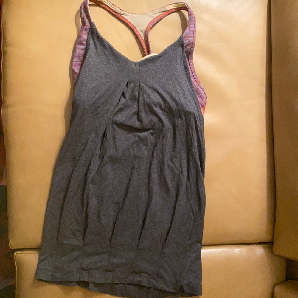 Lululemon tank top with sports bra. Great condition. Like new. No tears or rips.